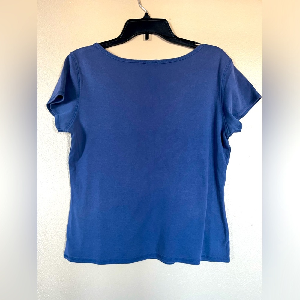 Navy blue short sleeved shirt with tie feature on top. Women’s Size XL - Picture 6 of 8